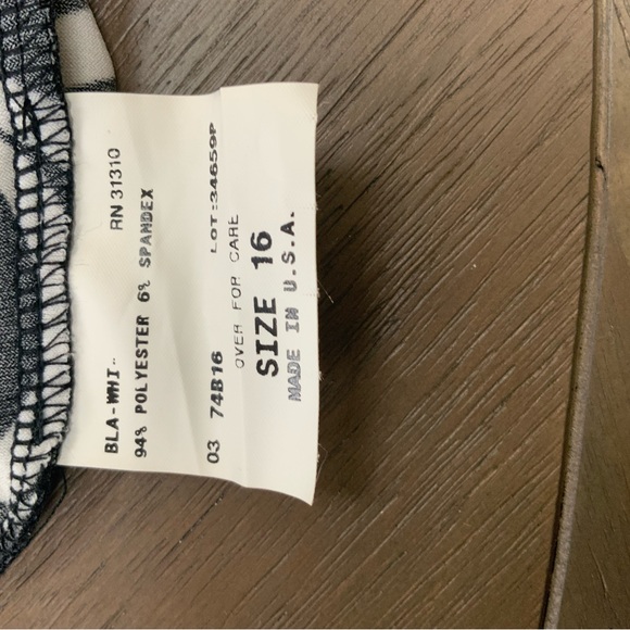 AGB Plus Size Black and White Geometrical Wrap Dress. Size 16 - Picture 5 of 6